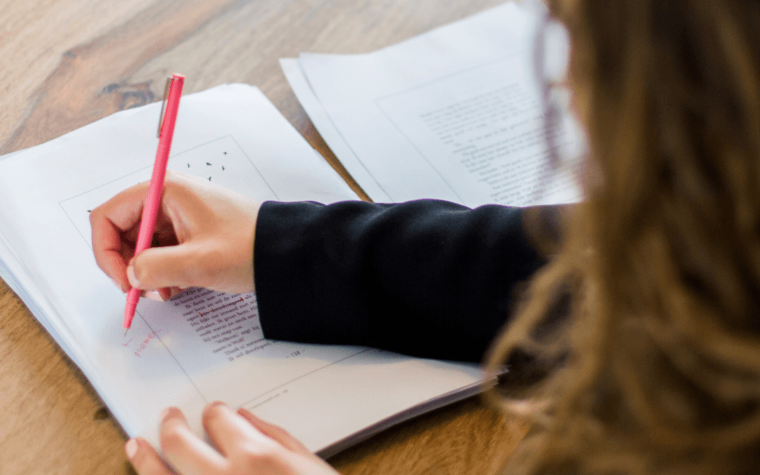 wat doet een corrector - teksten corrigeren op papier met de correctietekens